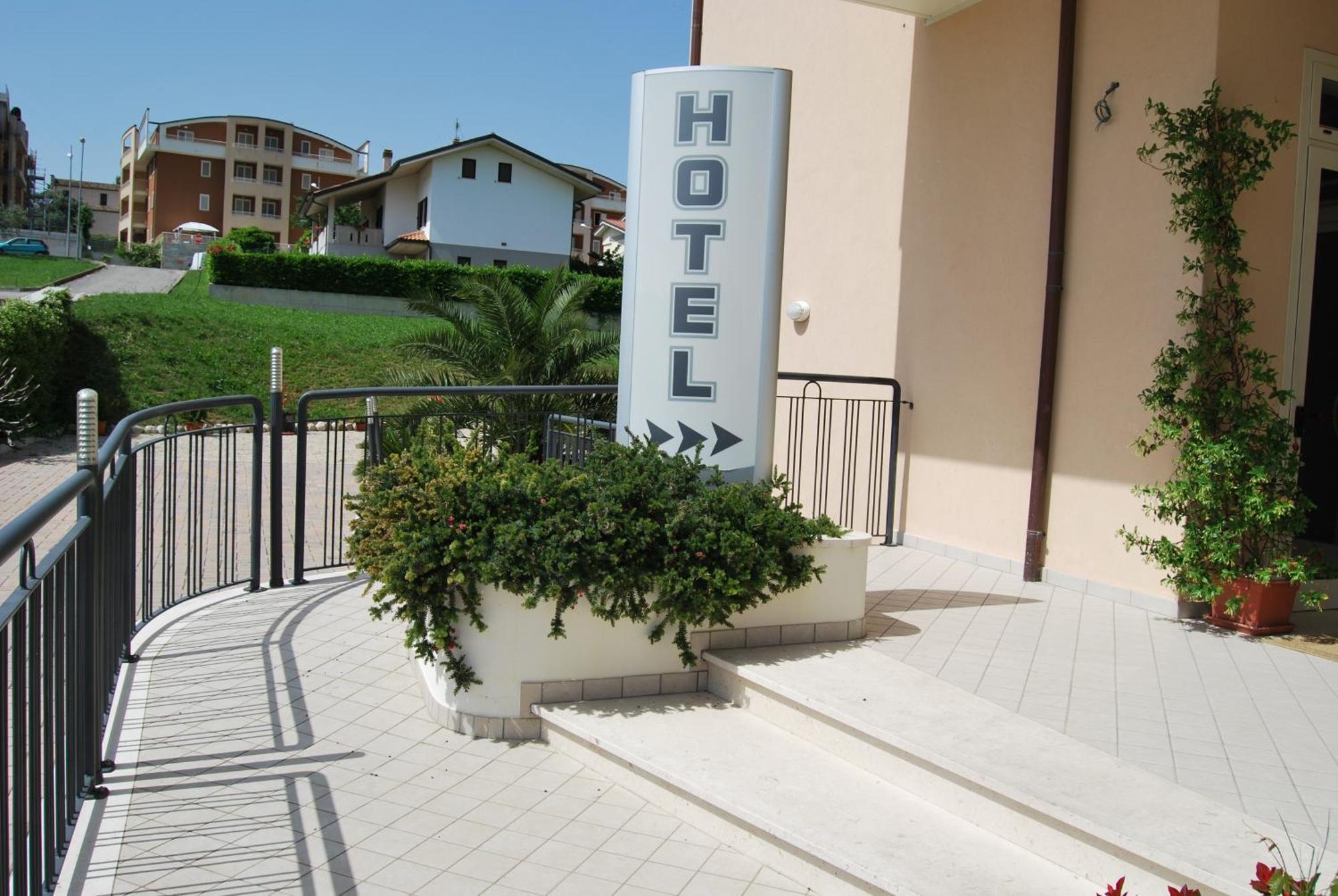 Eu Ropa Hotel Nereto Luaran gambar
