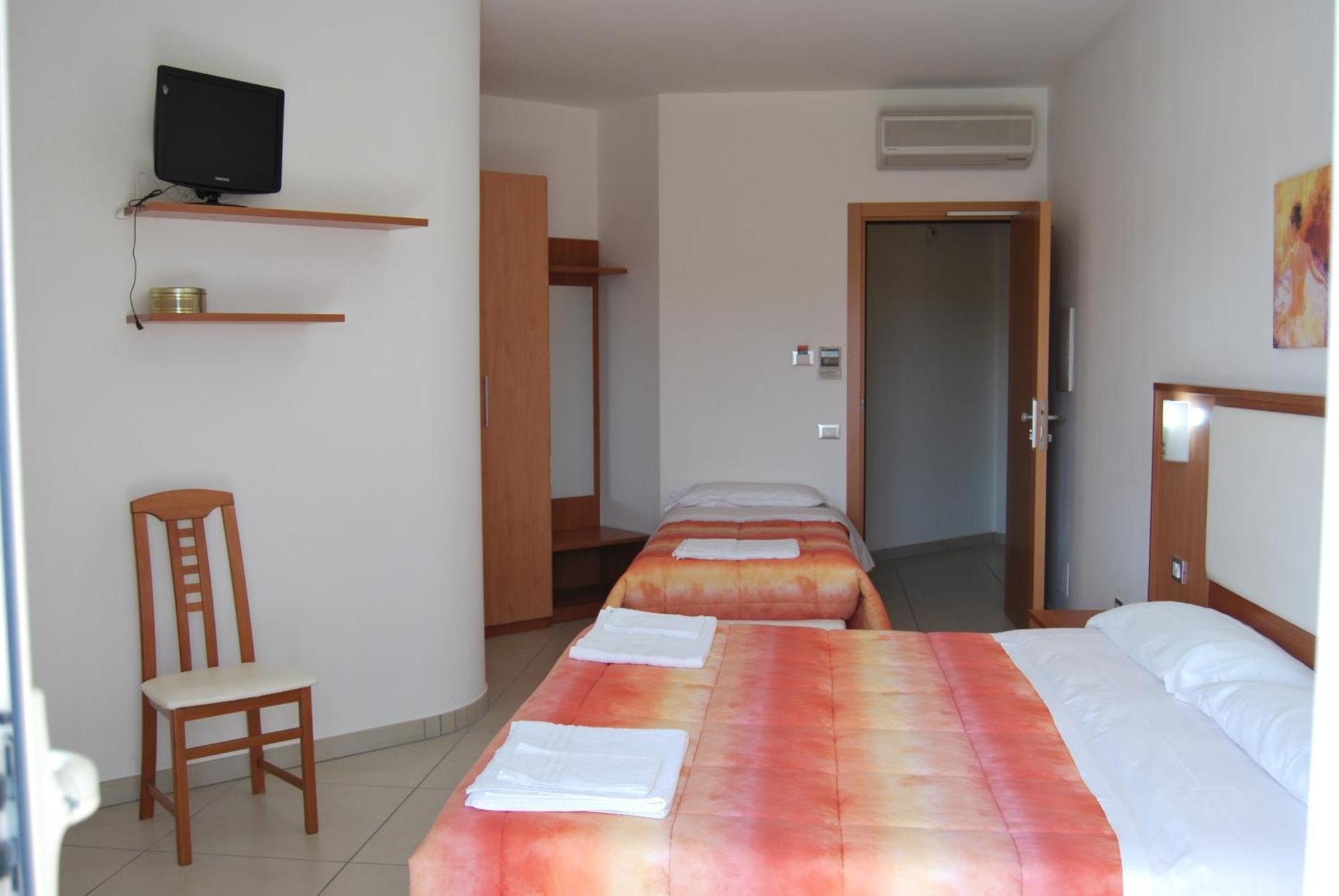 Eu Ropa Hotel Nereto Luaran gambar