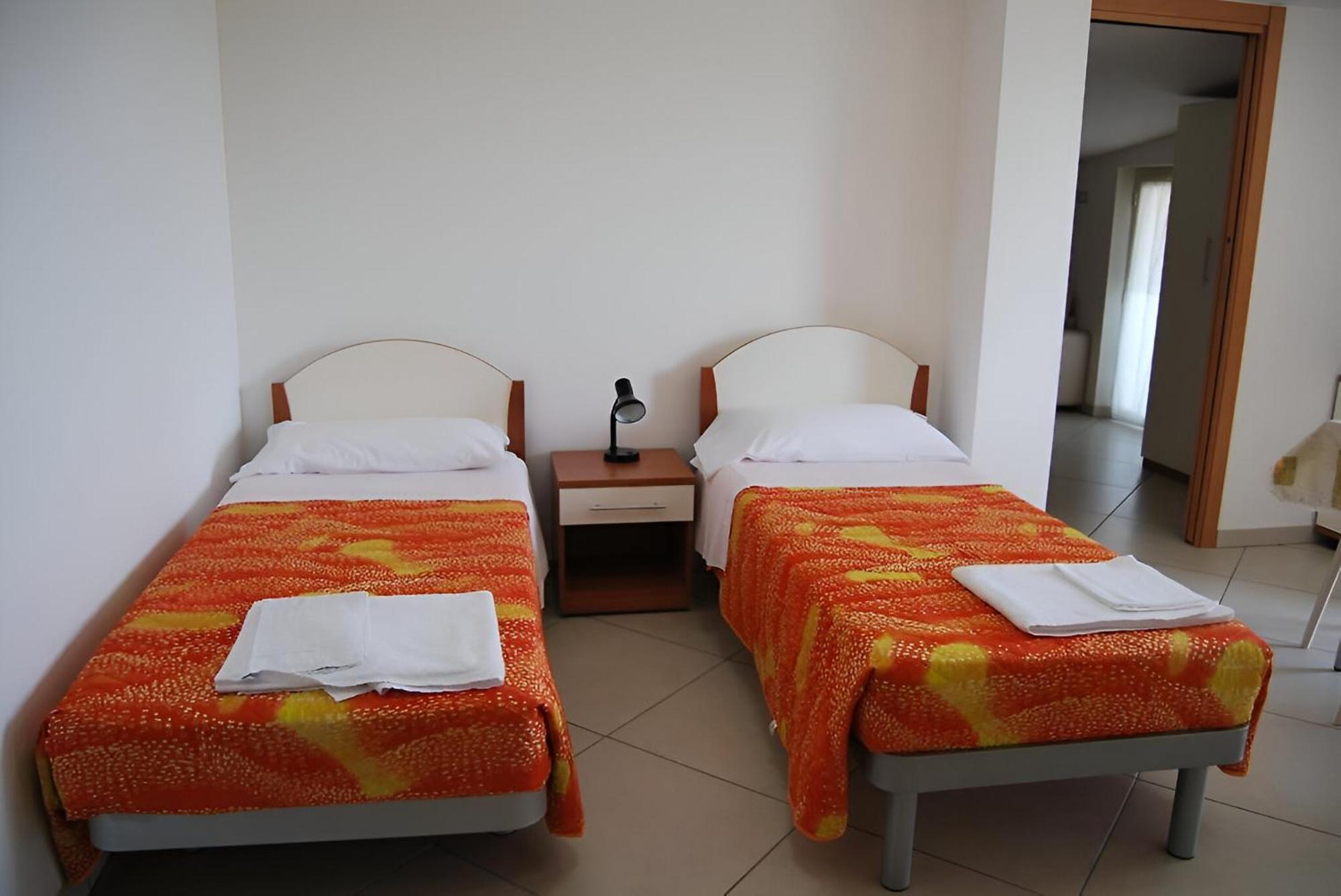 Eu Ropa Hotel Nereto Luaran gambar